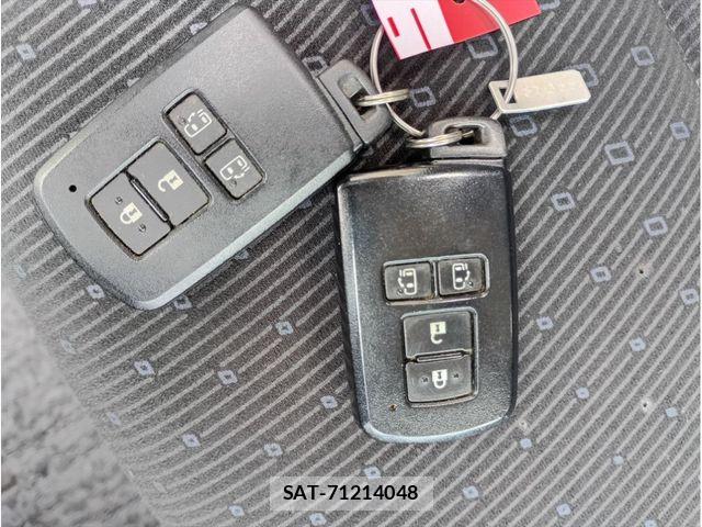Toyota VOXY 2014-06 7621224-28