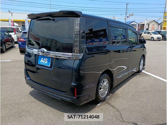 Toyota VOXY 2014-06 7621224-2