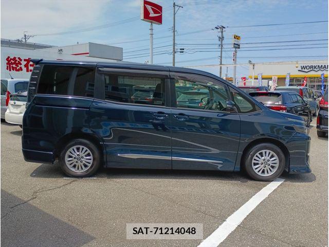 Toyota VOXY 2014-06 7621224-3