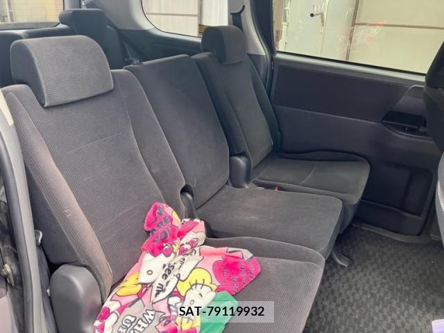 Toyota VOXY 2009-12 7621249-15