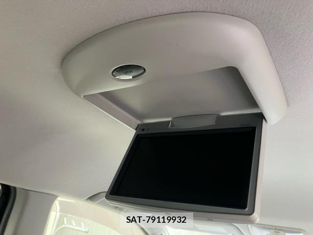 Toyota VOXY 2009-12 7621249-16
