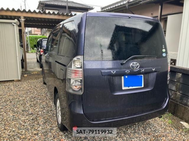 Toyota VOXY 2009-12 7621249-5