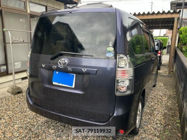 Toyota VOXY 2009-12 7621249-6