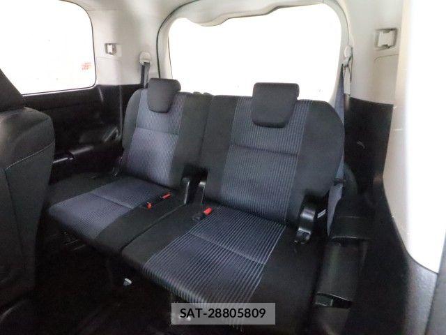 Toyota VOXY 2015-06 7621225-10