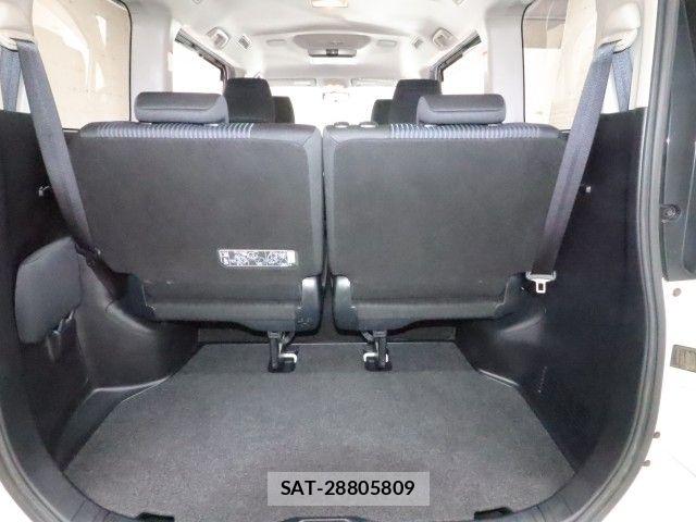 Toyota VOXY 2015-06 7621225-11