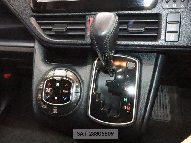 Toyota VOXY 2015-06 7621225-18