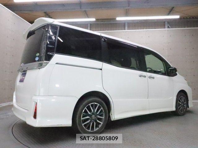 Toyota VOXY 2015-06 7621225-1