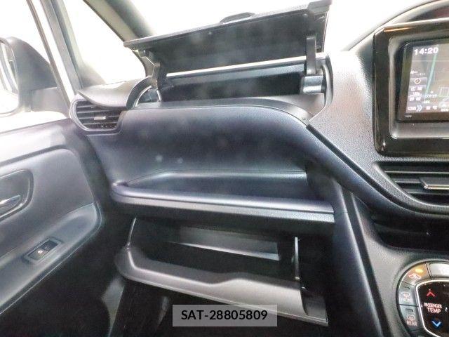 Toyota VOXY 2015-06 7621225-23