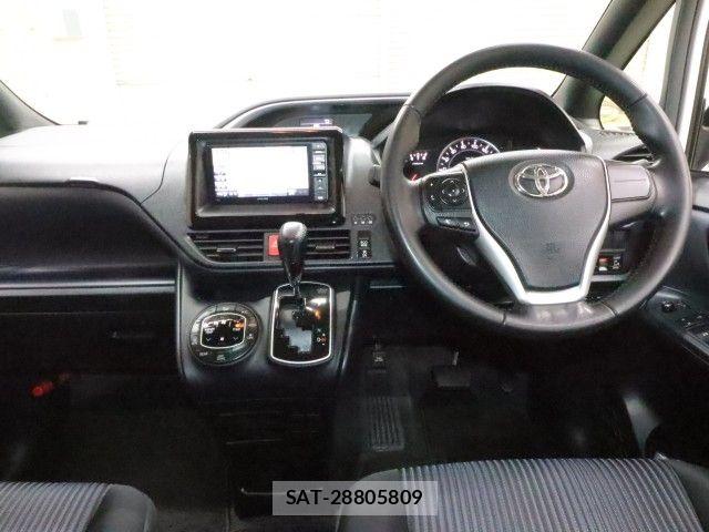 Toyota VOXY 2015-06 7621225-2