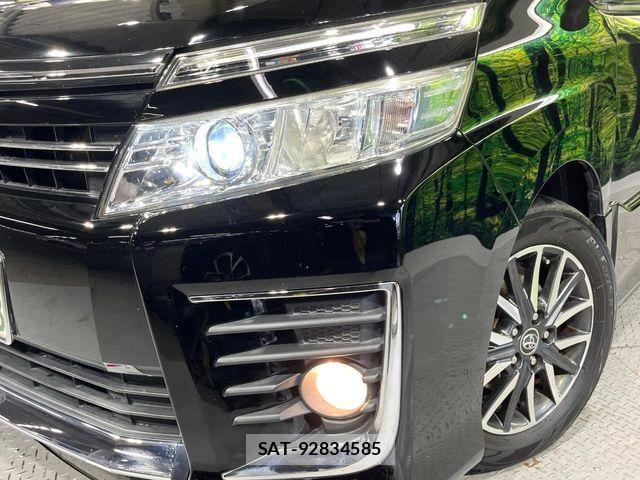 Toyota VOXY 2016-07 7621235-11