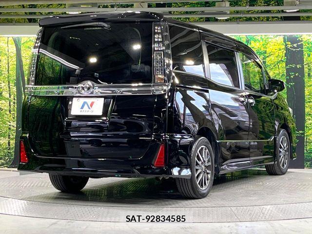 Toyota VOXY 2016-07 7621235-16