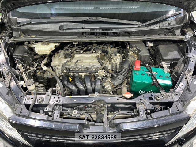 Toyota VOXY 2016-07 7621235-17