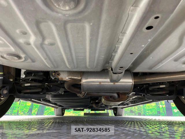 Toyota VOXY 2016-07 7621235-18