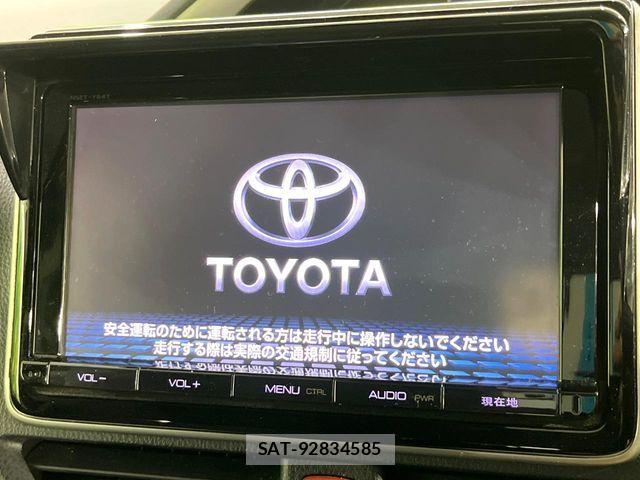 Toyota VOXY 2016-07 7621235-1