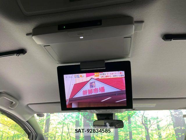 Toyota VOXY 2016-07 7621235-2