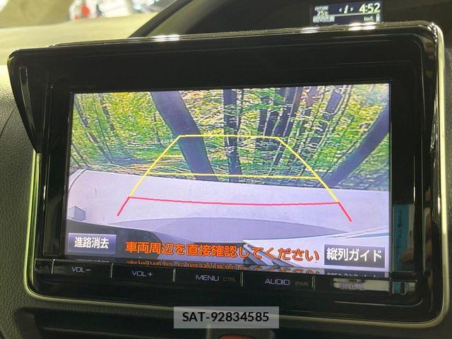 Toyota VOXY 2016-07 7621235-5