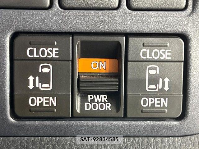 Toyota VOXY 2016-07 7621235-6
