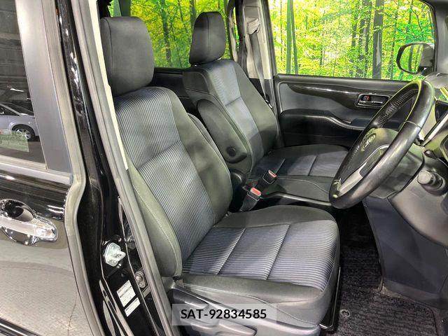 Toyota VOXY 2016-07 7621235-7
