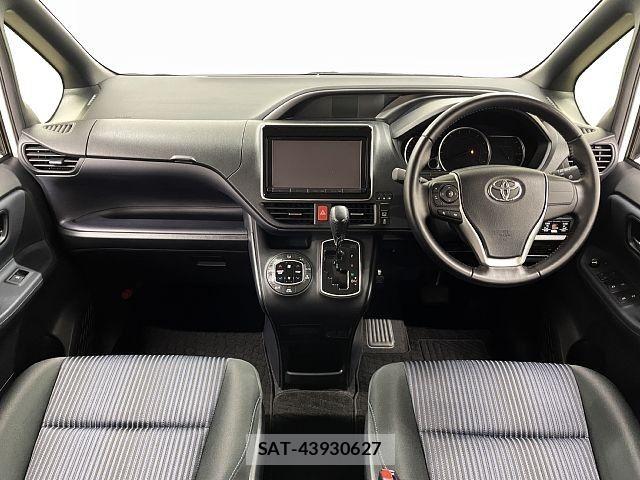 Toyota VOXY 2015-07 7621202-1