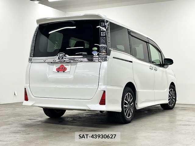 Toyota VOXY 2015-07 7621202-2