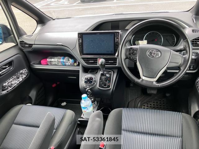 Toyota VOXY 2015-09 7621236-12