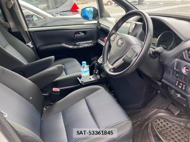Toyota VOXY 2015-09 7621236-15