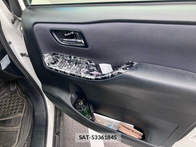 Toyota VOXY 2015-09 7621236-16