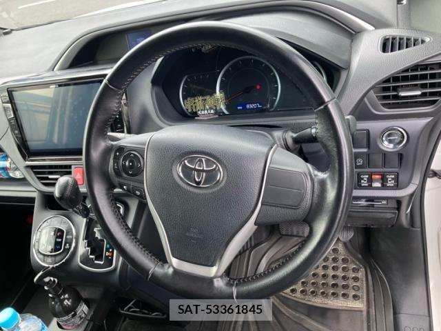 Toyota VOXY 2015-09 7621236-17