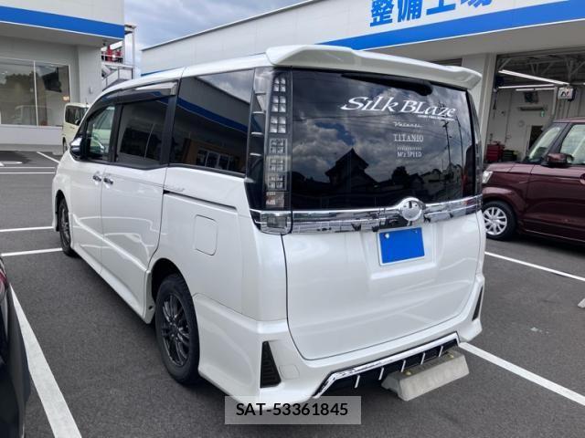 Toyota VOXY 2015-09 7621236-4