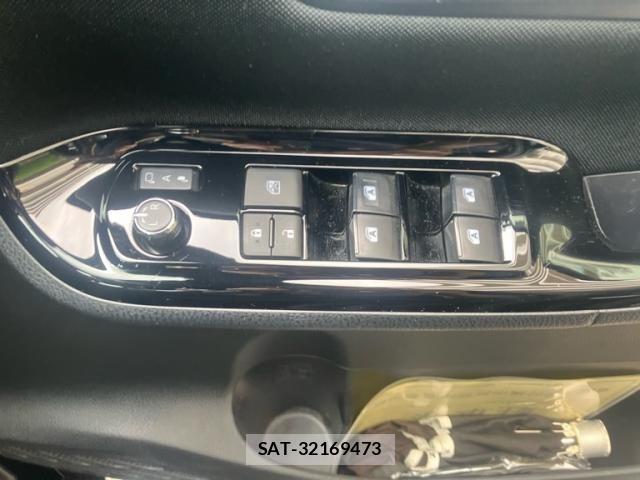 Toyota VOXY 2017-12 7621231-9