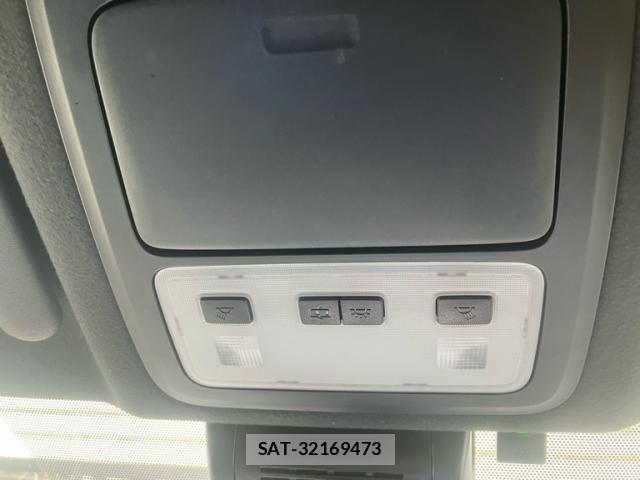 Toyota VOXY 2017-12 7621231-17