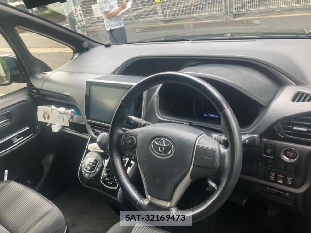 Toyota VOXY 2017-12 7621231-5