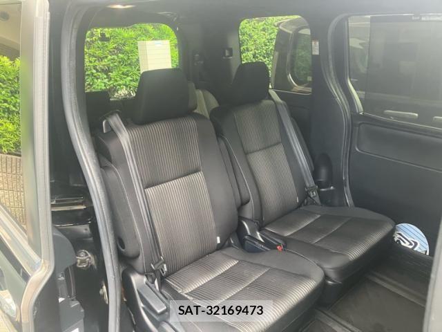 Toyota VOXY 2017-12 7621231-7