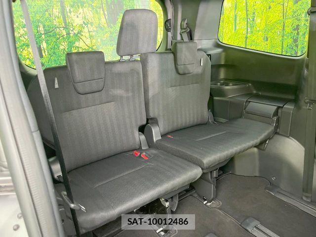 Toyota VOXY 2023-05 7621182-9
