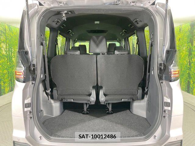 Toyota VOXY 2023-05 7621182-10