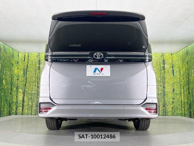 Toyota VOXY 2023-05 7621182-15