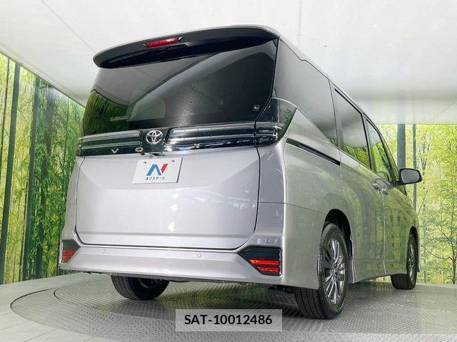 Toyota VOXY 2023-05 7621182-17