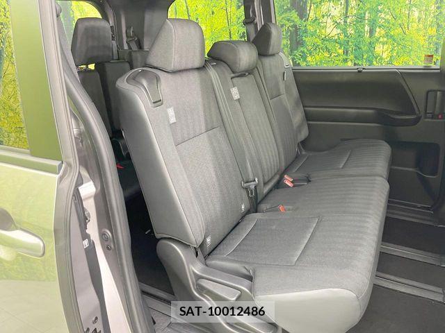 Toyota VOXY 2023-05 7621182-8