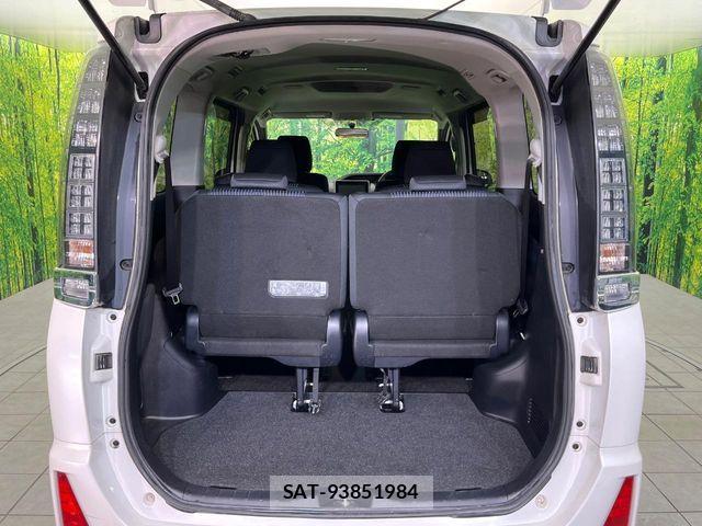 Toyota VOXY 2015-06 7621205-9