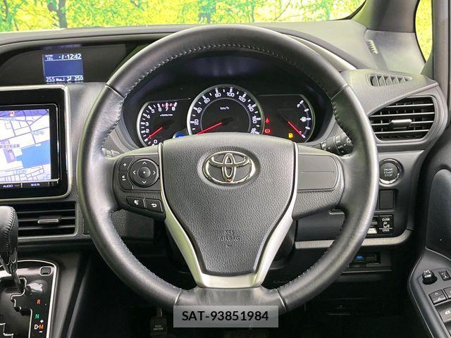 Toyota VOXY 2015-06 7621205-10
