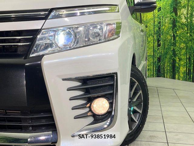 Toyota VOXY 2015-06 7621205-11