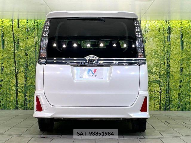 Toyota VOXY 2015-06 7621205-14