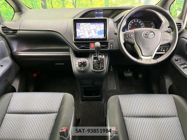 Toyota VOXY 2015-06 7621205-1