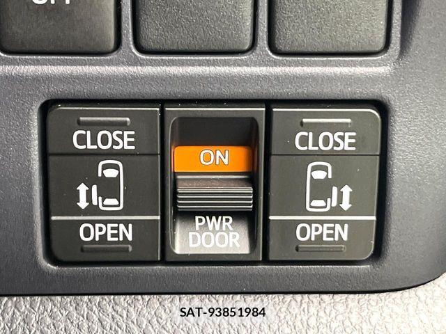 Toyota VOXY 2015-06 7621205-4