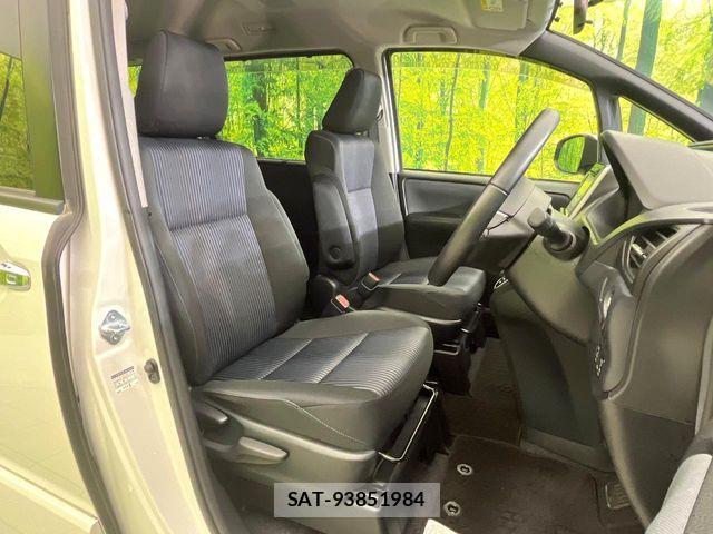Toyota VOXY 2015-06 7621205-6