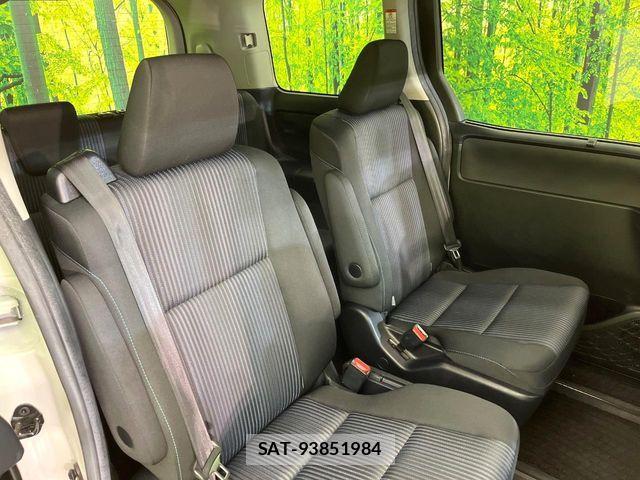 Toyota VOXY 2015-06 7621205-7