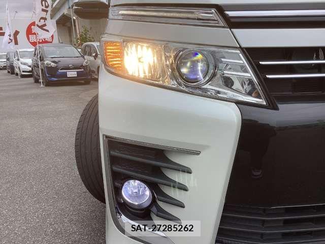Toyota VOXY 2016-04 7621208-19