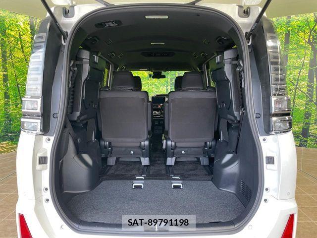 Toyota VOXY 2020-07 7621184-10