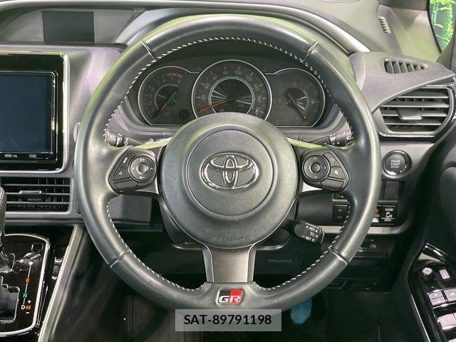 Toyota VOXY 2020-07 7621184-11