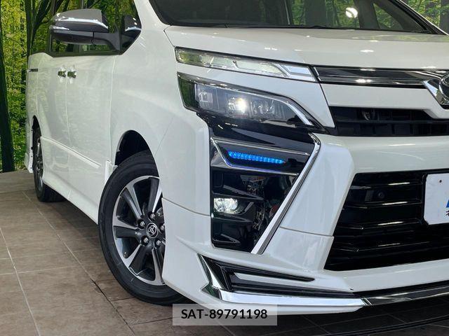 Toyota VOXY 2020-07 7621184-12
